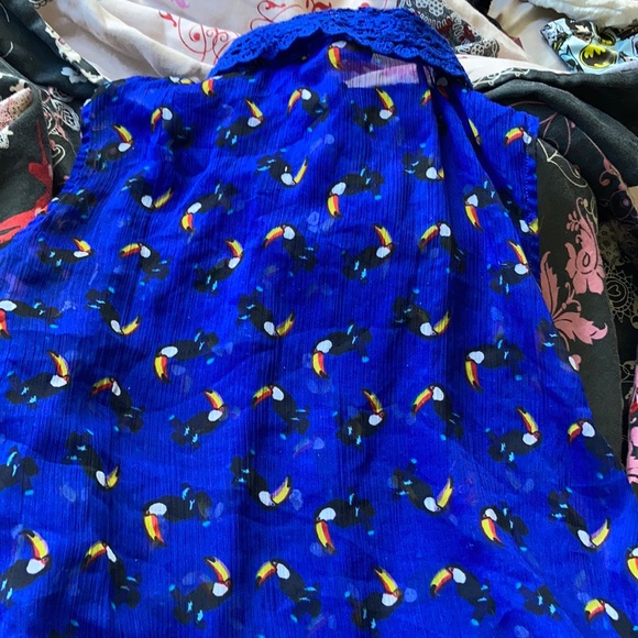 Button up shirt - Picture 2 of 3